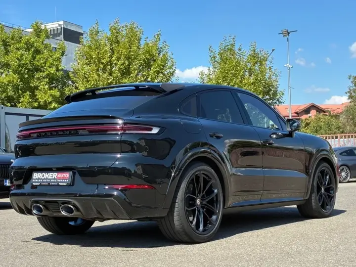 Porsche Cayenne Coupe Turbo E-Hybrid cu pachet GT