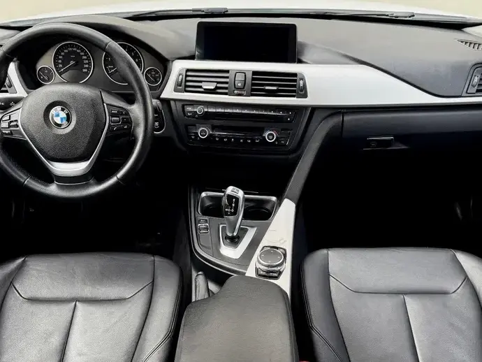 BMW Seria 3 F30/F31/F34 320i Aut. Advantage