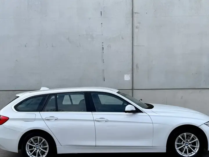 BMW Seria 3 F30/F31/F34 320i Aut. Advantage