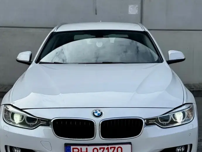 BMW Seria 3 F30/F31/F34 320i Aut. Advantage