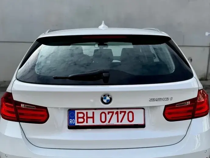BMW Seria 3 F30/F31/F34 320i Aut. Advantage