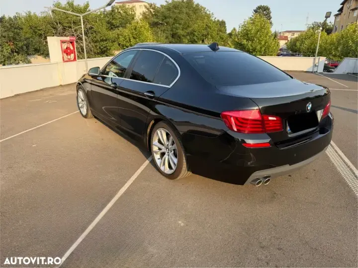 BMW Seria 5 F10/F11/F07 [2010 - 2017] 530d