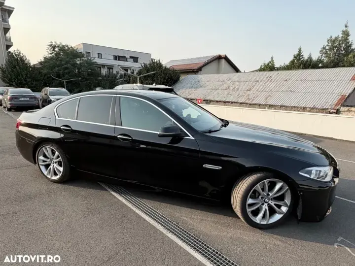 BMW Seria 5 F10/F11/F07 [2010 - 2017] 530d