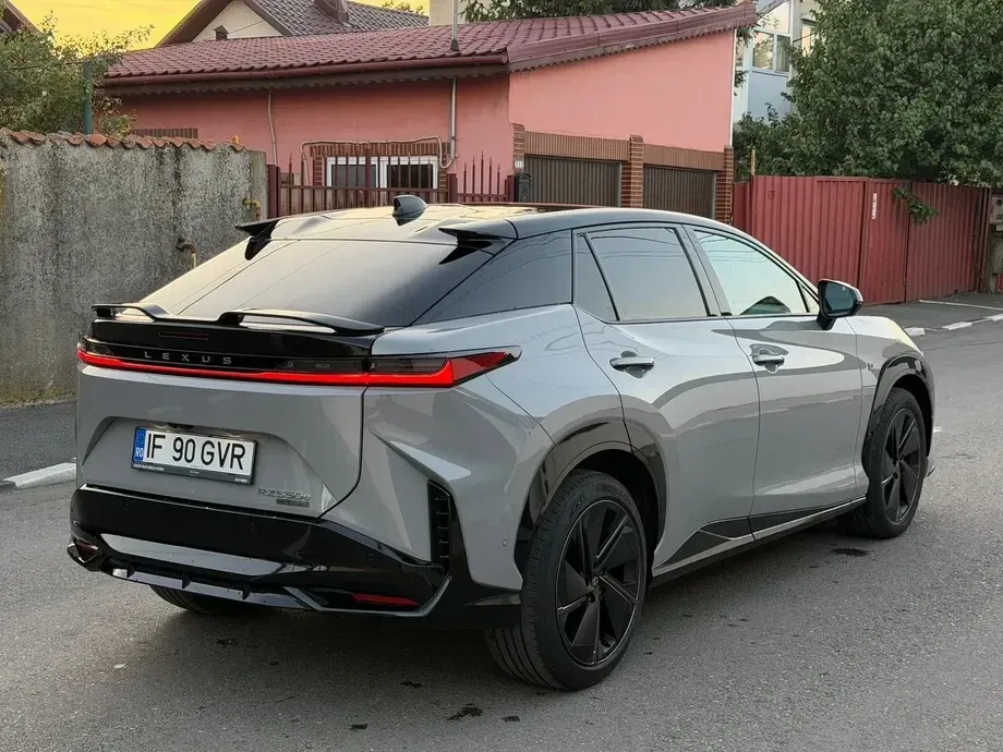 Lexus RZ 550e DIRECT 4 F Sport — imagine 4