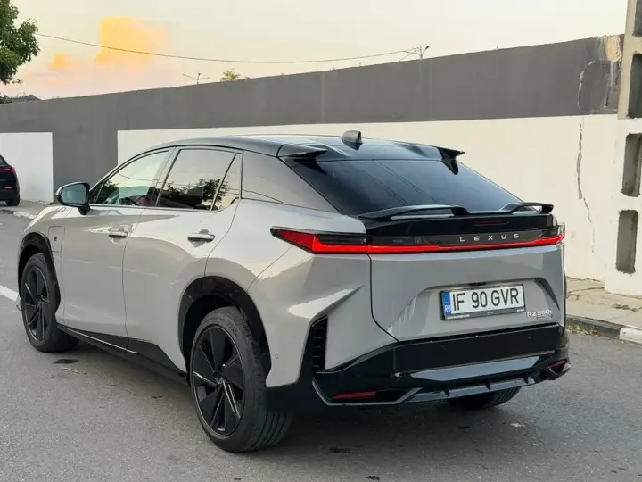 Lexus RZ 550e DIRECT 4 F Sport