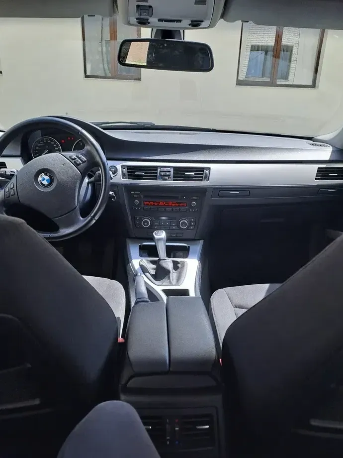 BMW Seria 3 E90/E91/E92/E93 320d — imagine 4