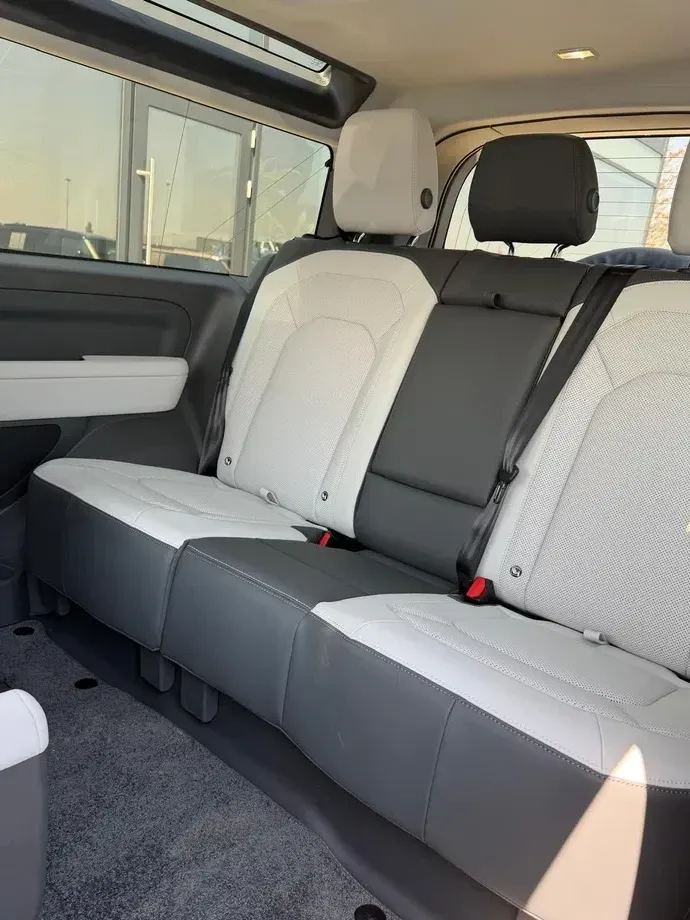 Land Rover Defender 90 3.0D 250 MHEV Hard Top X-Dynamic SE — imagine 5