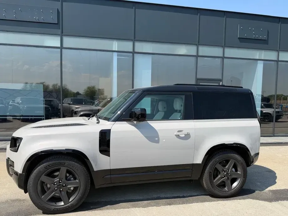 Land Rover Defender 90 3.0D 250 MHEV Hard Top X-Dynamic SE — imagine 6