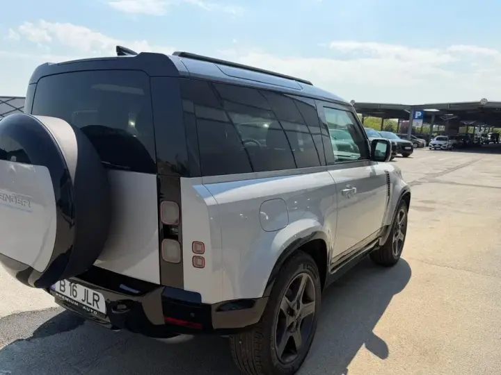 Land Rover Defender 90 3.0D 250 MHEV Hard Top X-Dynamic SE