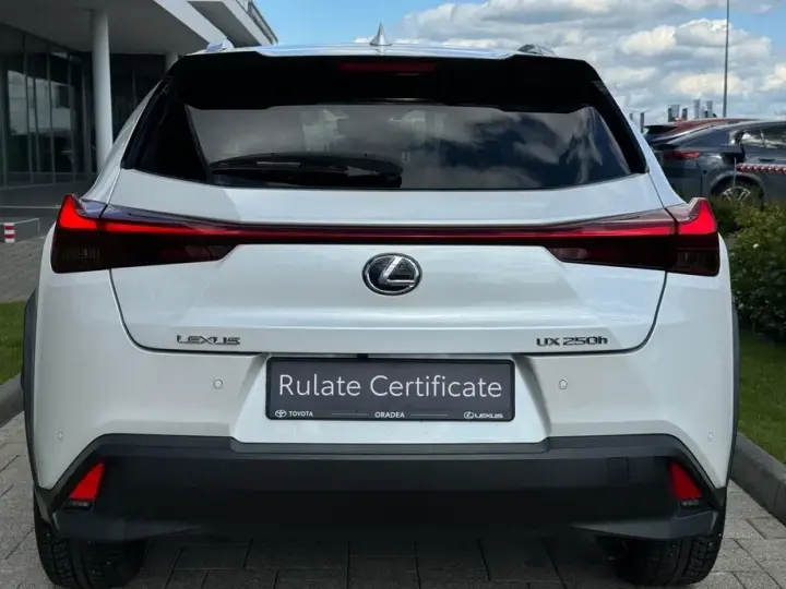 Lexus UX 250h FWD Business