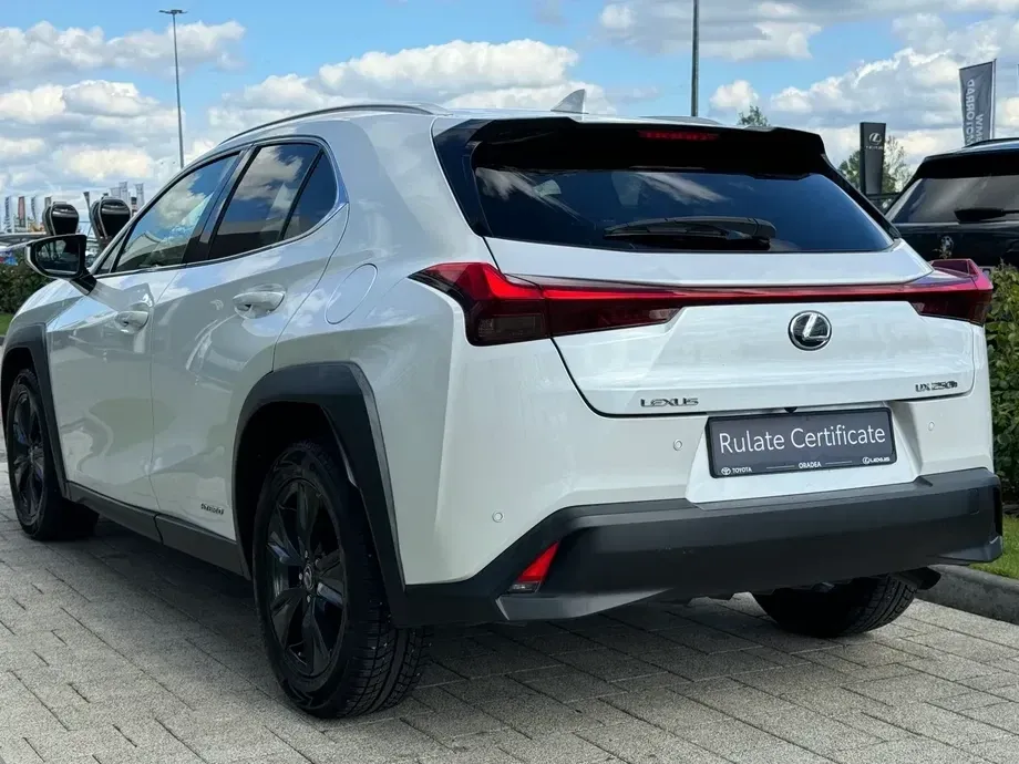 Lexus UX 250h FWD Business — imagine 5
