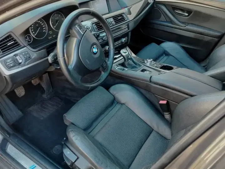 BMW Seria 5 F10/F11/F07 [2010 - 2017] 520d