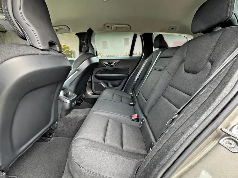 Volvo V60 II D3 Geartronic Momentum — imagine 6