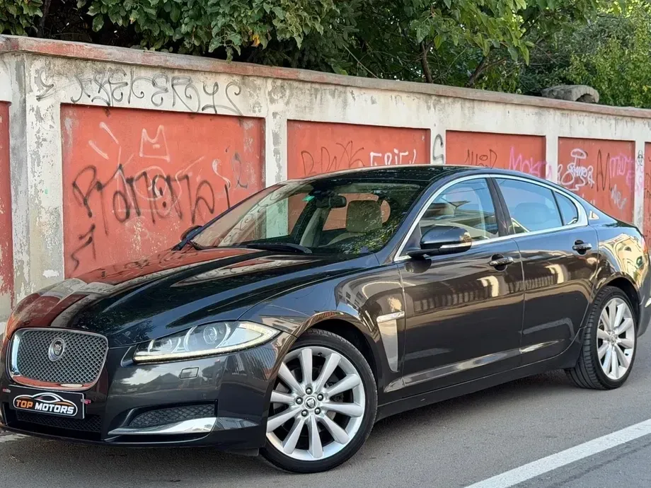 Jaguar XF 2.2D Premium Luxury — imagine 4