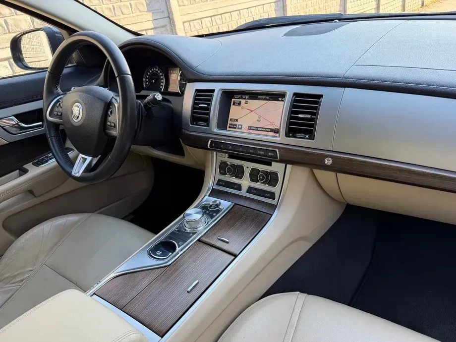 Jaguar XF 2.2D Premium Luxury — imagine 6