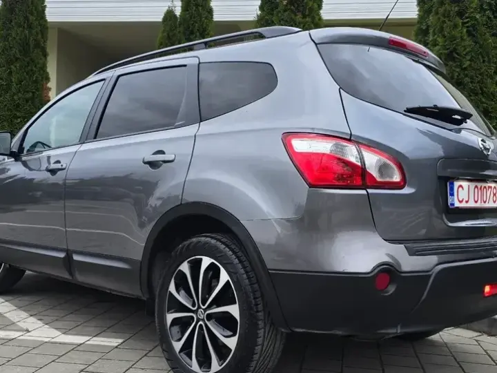 Nissan Qashqai+2