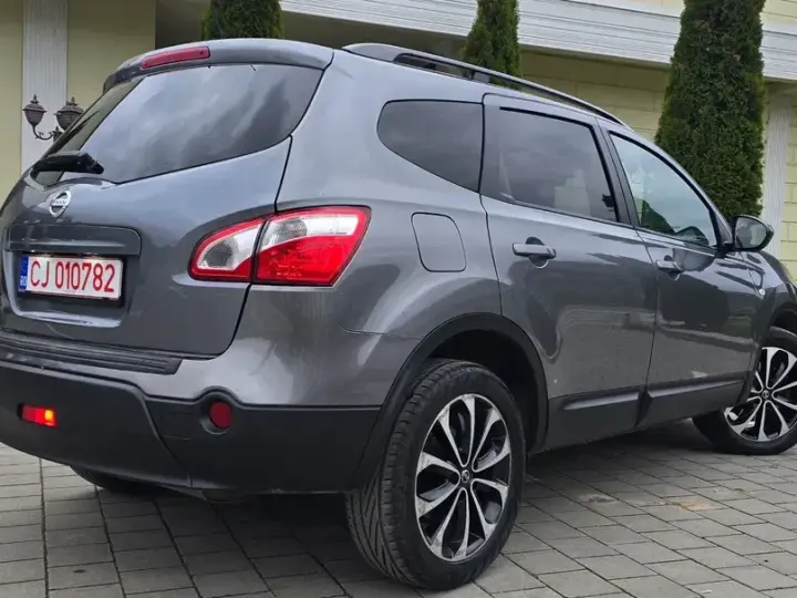 Nissan Qashqai+2