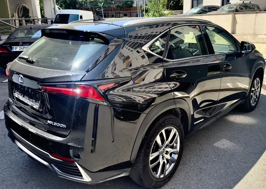 Lexus NX I 300h E-FOUR Business Edition — imagine 4