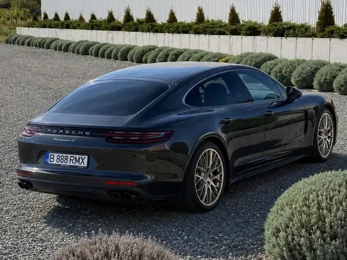 Porsche Panamera 4