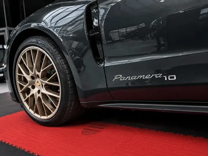 Porsche Panamera 4