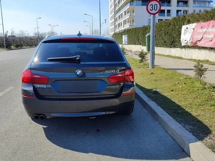 BMW Seria 5 F10/F11/F07 520d AT