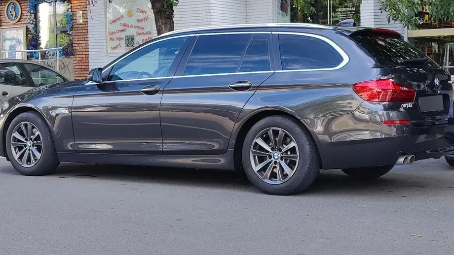 BMW Seria 5 F10/F11/F07 520d AT — imagine 5