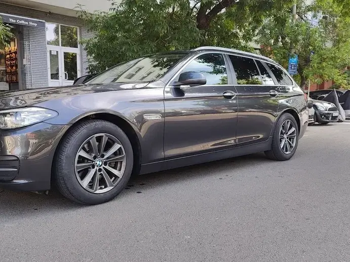BMW Seria 5 F10/F11/F07 520d AT