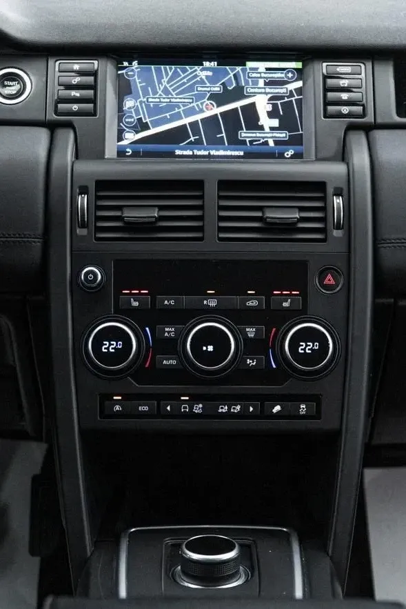 Land Rover Discovery Sport 2.0 l TD4 SE Aut. — imagine 4
