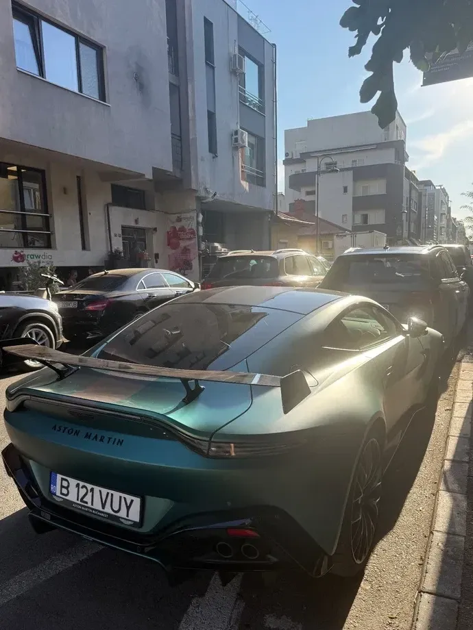 Aston Martin V8 Vantage — imagine 2