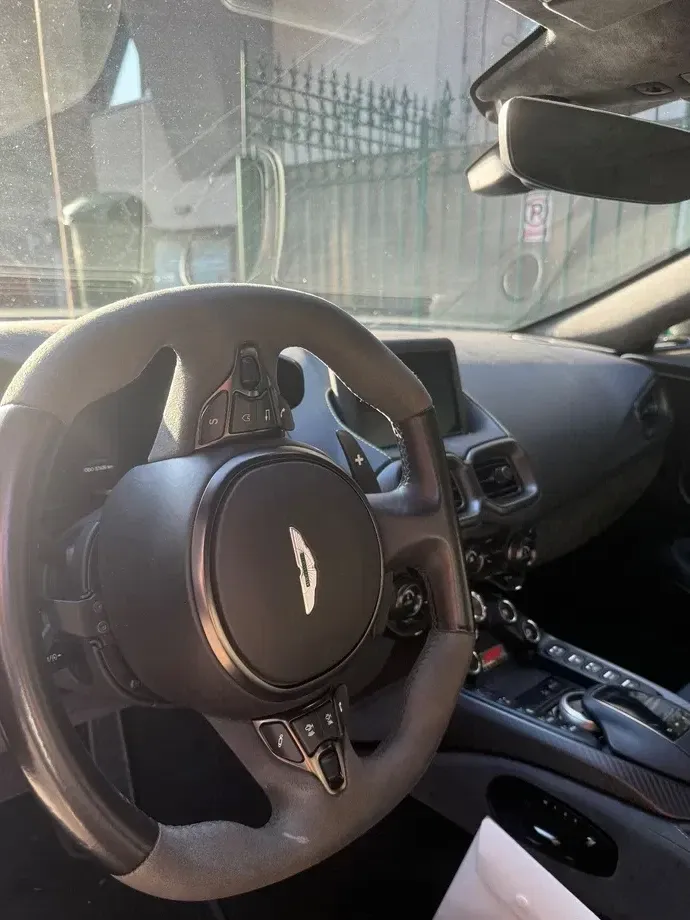 Aston Martin V8 Vantage — imagine 3