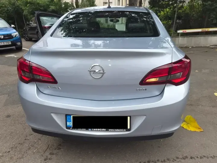 Opel Astra J 1.6 CDTI Start/Stop Selection