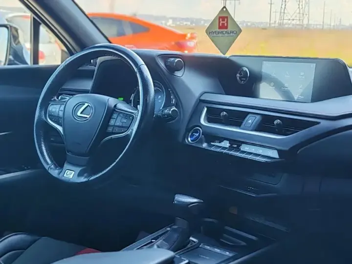 Lexus UX 250h F SPORT