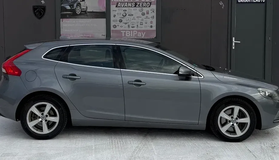 Volvo V40 II D4 Inscription — imagine 4