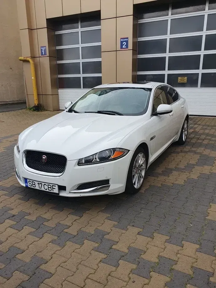 Jaguar XF 2.0 — imagine 2