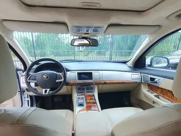 Jaguar XF 2.0
