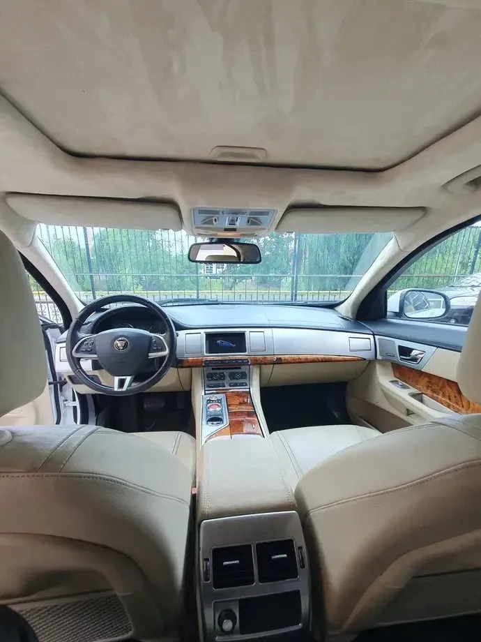 Jaguar XF 2.0 — imagine 6