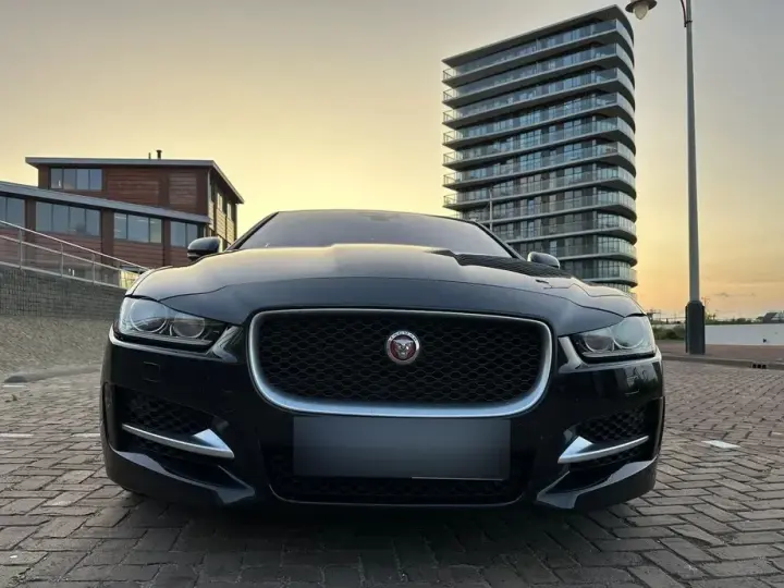 Jaguar XE 2.0 Portfolio