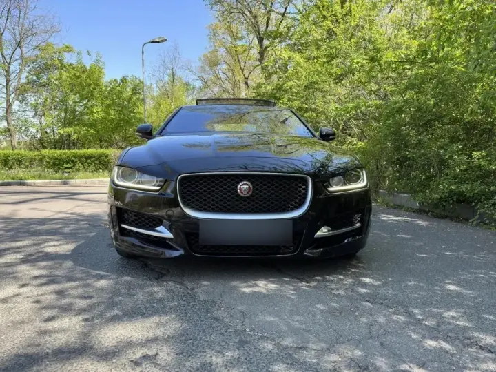 Jaguar XE 2.0 Portfolio