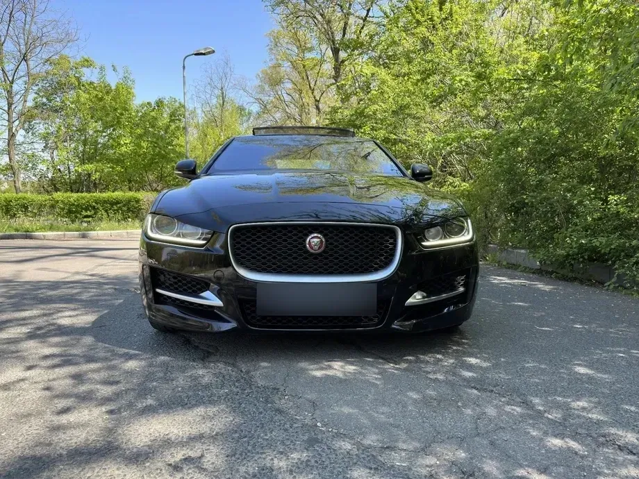 Jaguar XE 2.0 Portfolio — imagine 6