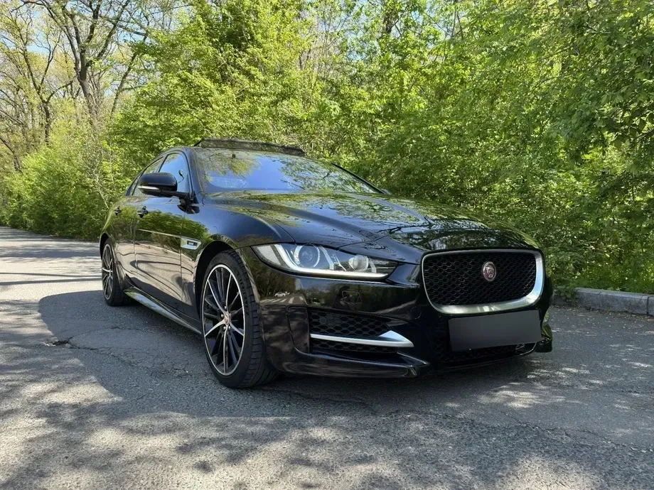Jaguar XE 2.0 Portfolio — imagine 3
