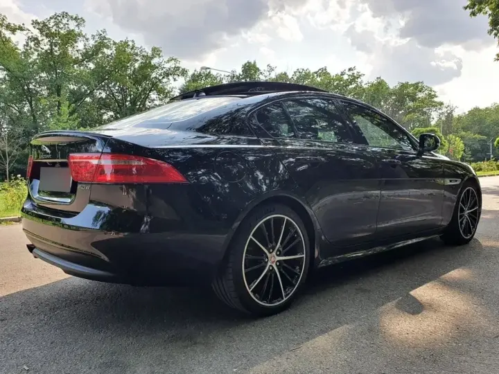 Jaguar XE 2.0 Portfolio
