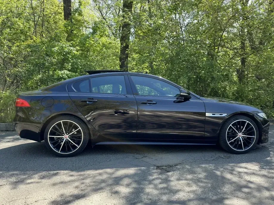 Jaguar XE 2.0 Portfolio — imagine 5
