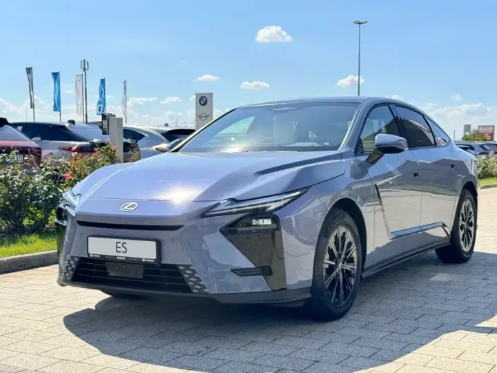 Lexus ES VII 300h 2.5 FWD E-CVT Executive