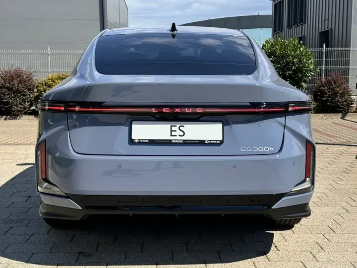 Lexus ES VII 300h 2.5 FWD E-CVT Executive