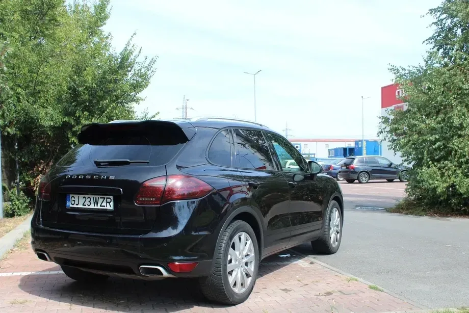 Porsche Cayenne 3.0TD TipTronic — imagine 2