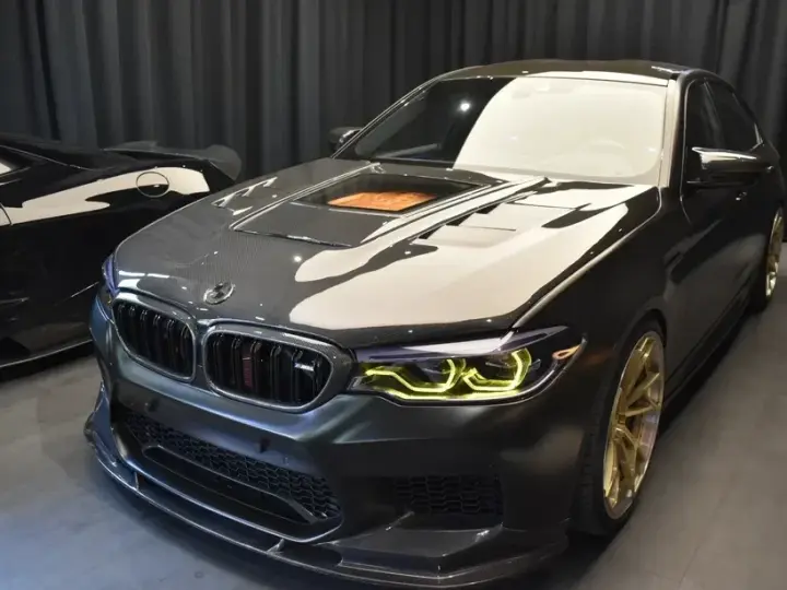 BMW M5 F90 AT