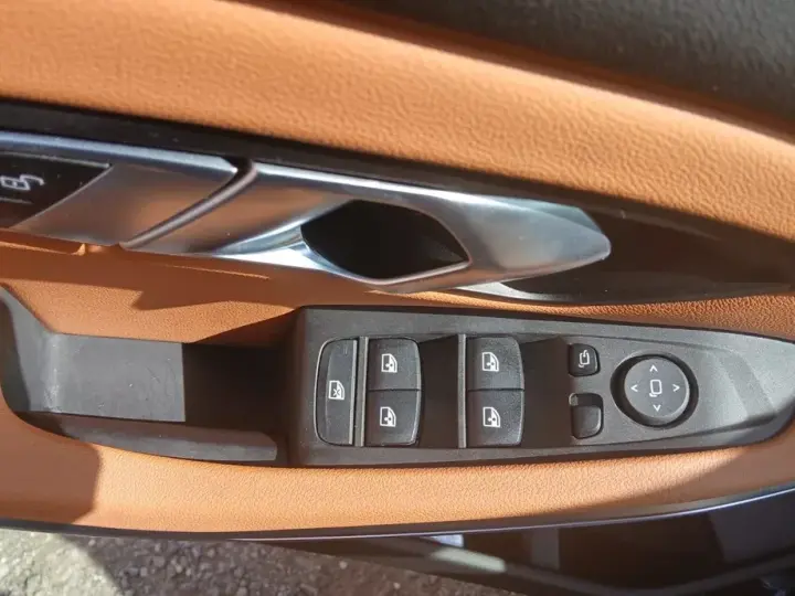 BMW Seria 3 318i AT