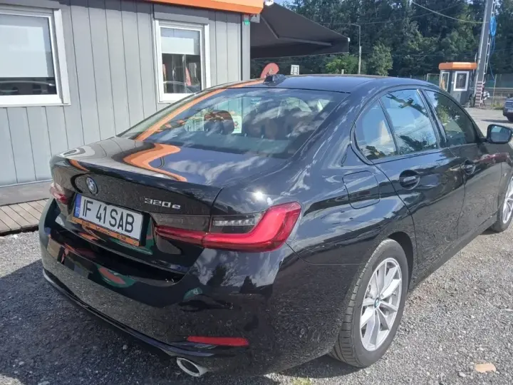 BMW Seria 3 318i AT