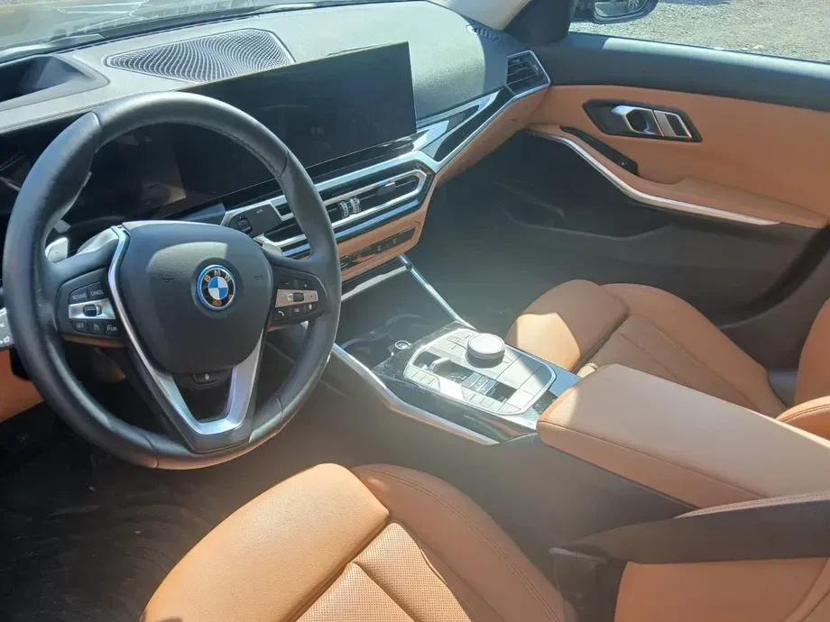 BMW Seria 3 318i AT — imagine 5