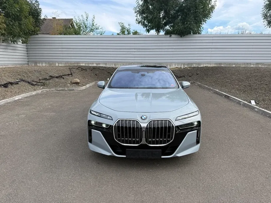 BMW Seria 7 G70 — imagine 5